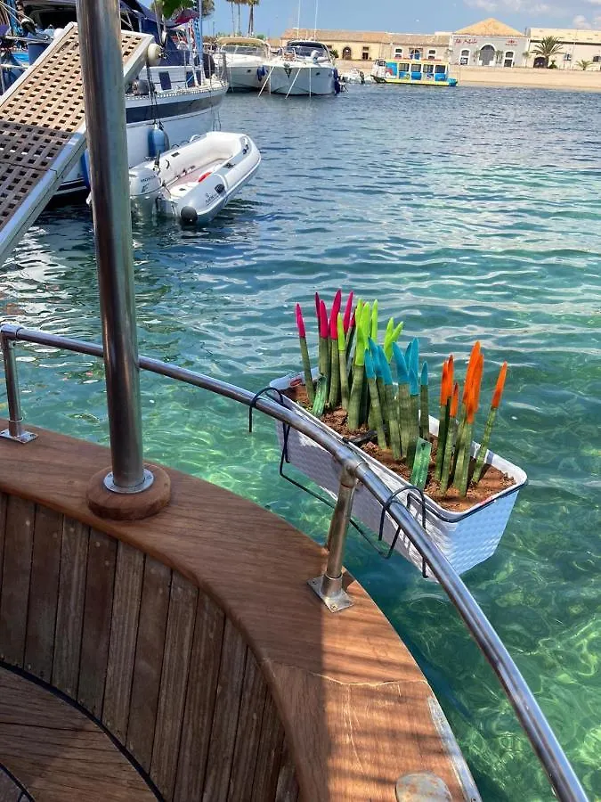 Marzamemi Santa Lu Hotel Botel