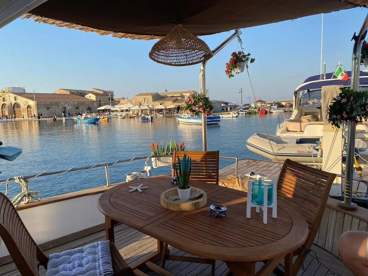 Botel Marzamemi Santa Lu Hotel Italy